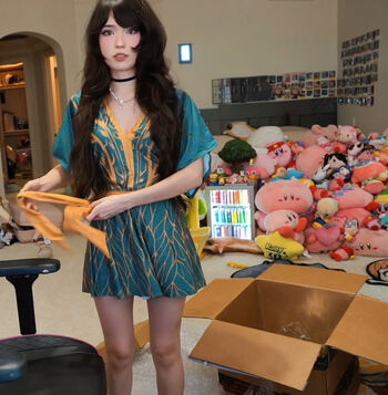 Full leaked Emiru page private photo