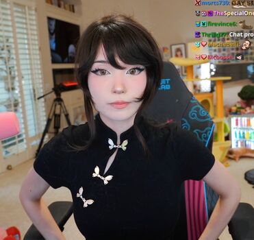 Full leaked Emiru page private photo