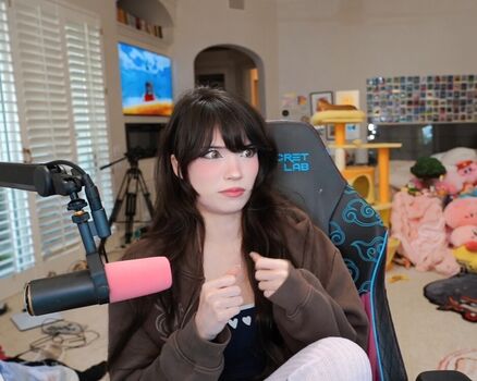 Full leaked Emiru  page private photo