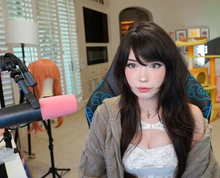 Full leaked Emiru private photo