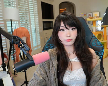 Full leaked Emiru private photo