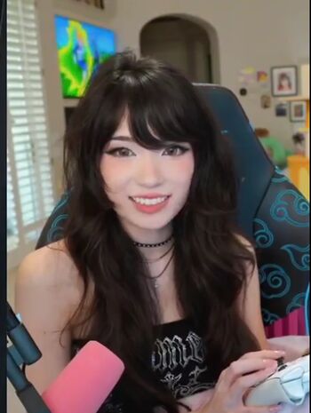 Full leaked Emiru page private photo