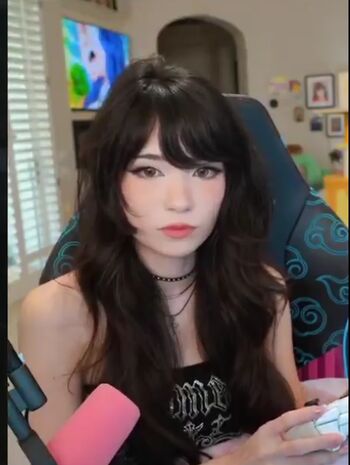 Full leaked Emiru page private photo