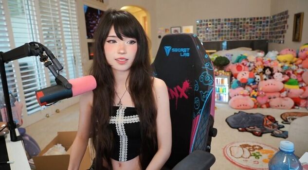 Full leaked Emiru  page private photo