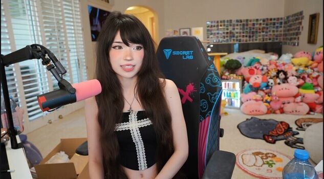 Full leaked Emiru  page private photo