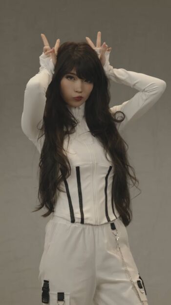 Full leaked Emiru page private photo