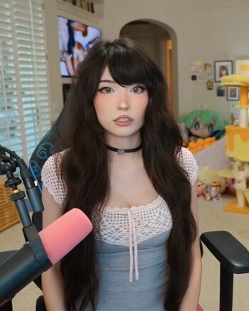 Full leaked Emiru page private photo