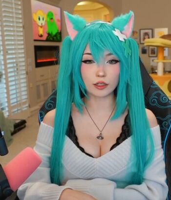 Full leaked Emiru page private photo