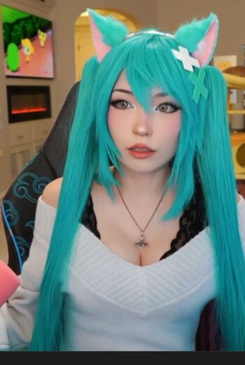 Full leaked Emiru page private photo