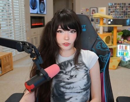 Full leaked Emiru page private photo