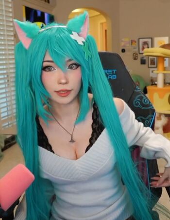 Full leaked Emiru page private photo