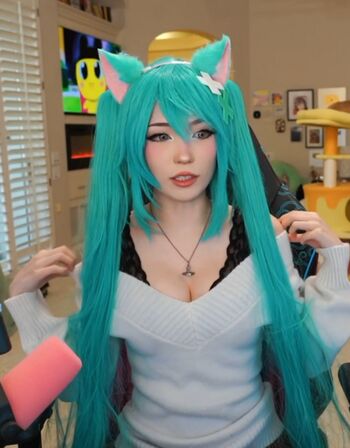 Full leaked Emiru page private photo