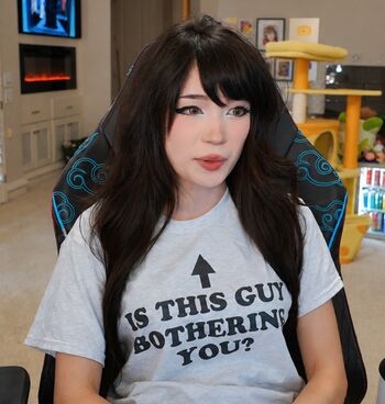 Full leaked Emiru page private photo