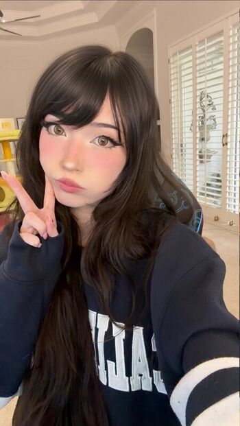Full leaked Emiru page private photo