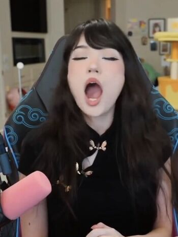 Full leaked Emiru page private photo