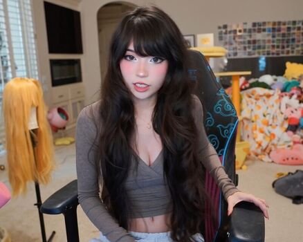 Full leaked Emiru  page private photo