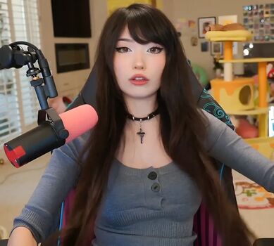 Full leaked Emiru  page private photo