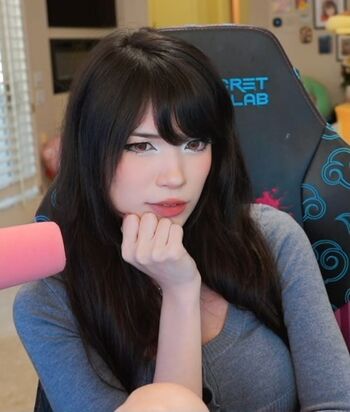 Full leaked Emiru  page private photo