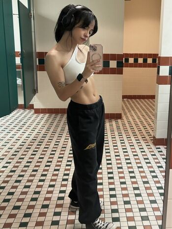 Full leaked Emliii private photo