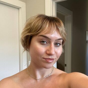 Full leaked Emma boster page private onlyfans photo