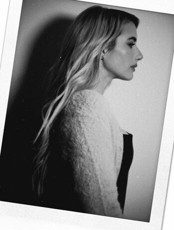 Full leaked Emma roberts private photo