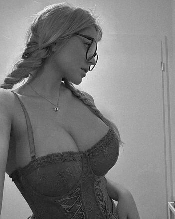 Full leaked Duyenn hipp / private photo