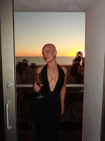 Full leaked Emmycombss page private photo