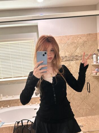 Full leaked Emmyuh private photo