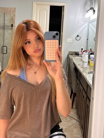 Full leaked Emmyuh private photo