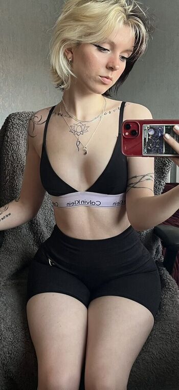 Full leaked Emzeeni private onlyfans photo