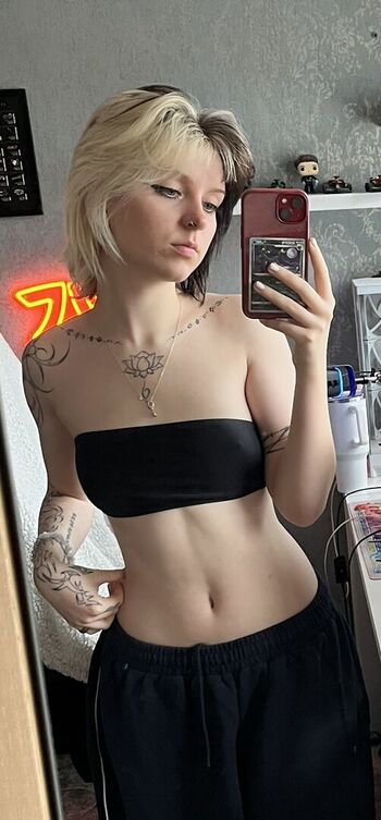 Full leaked Emzeeni private onlyfans photo