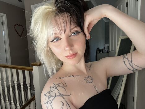 Full leaked Emzeeni private photo