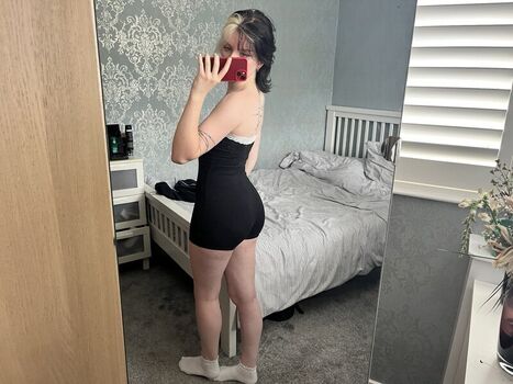 Full leaked Emzeeni private photo