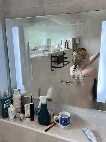 Full leaked Emzeeni private photo