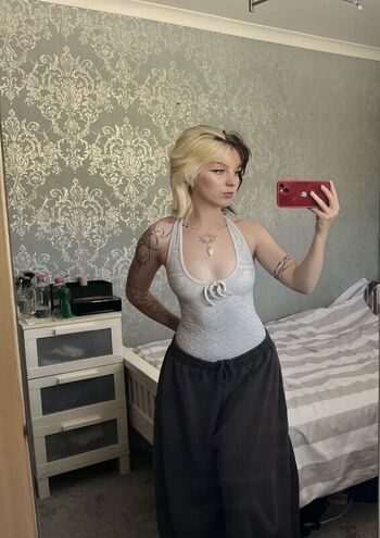 Full leaked Emzeeni private photo