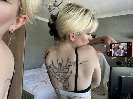 Full leaked Emzeeni private photo