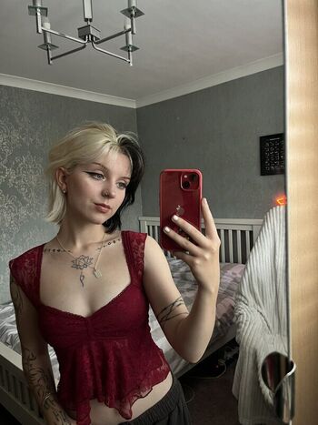 Full leaked Emzeeni private photo