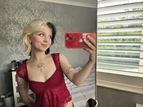 Full leaked Emzeeni private photo