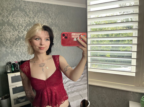Full leaked Emzeeni private photo
