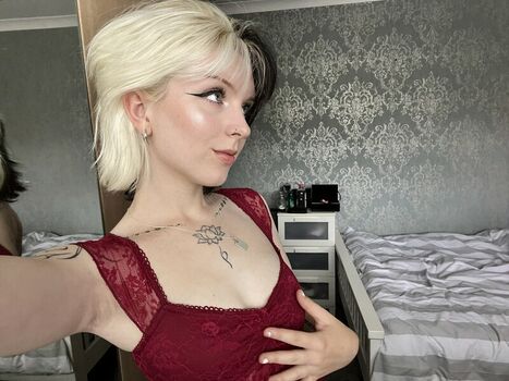 Full leaked Emzeeni private photo