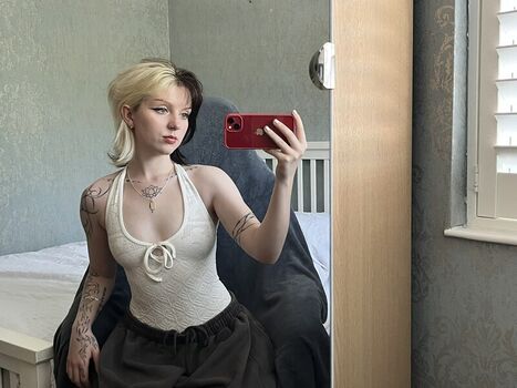 Full leaked Emzeeni private photo
