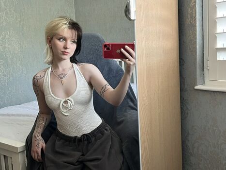 Full leaked Emzeeni private photo
