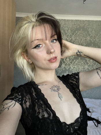 Full leaked Emzeeni private photo