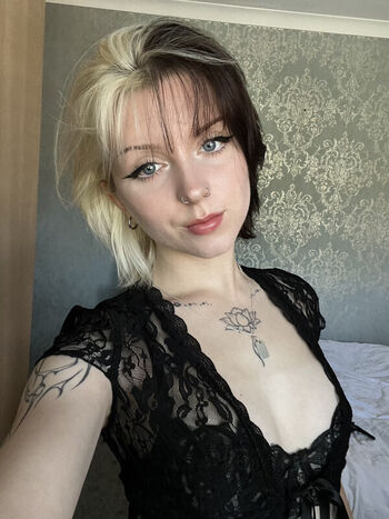 Full leaked Emzeeni private photo