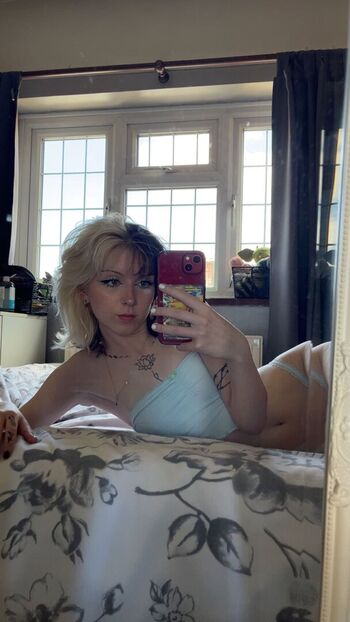 Full leaked Emzeeni private photo