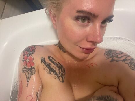 Full leaked Emzlouxo private photo