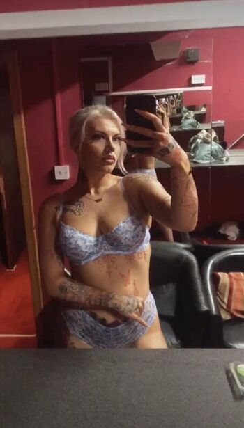 Full leaked Emzlouxo private photo