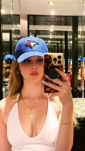 Full leaked Erin moriarty private photo