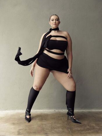 Full leaked Erinmhk page private photo