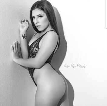Full leaked Esmiana private photo